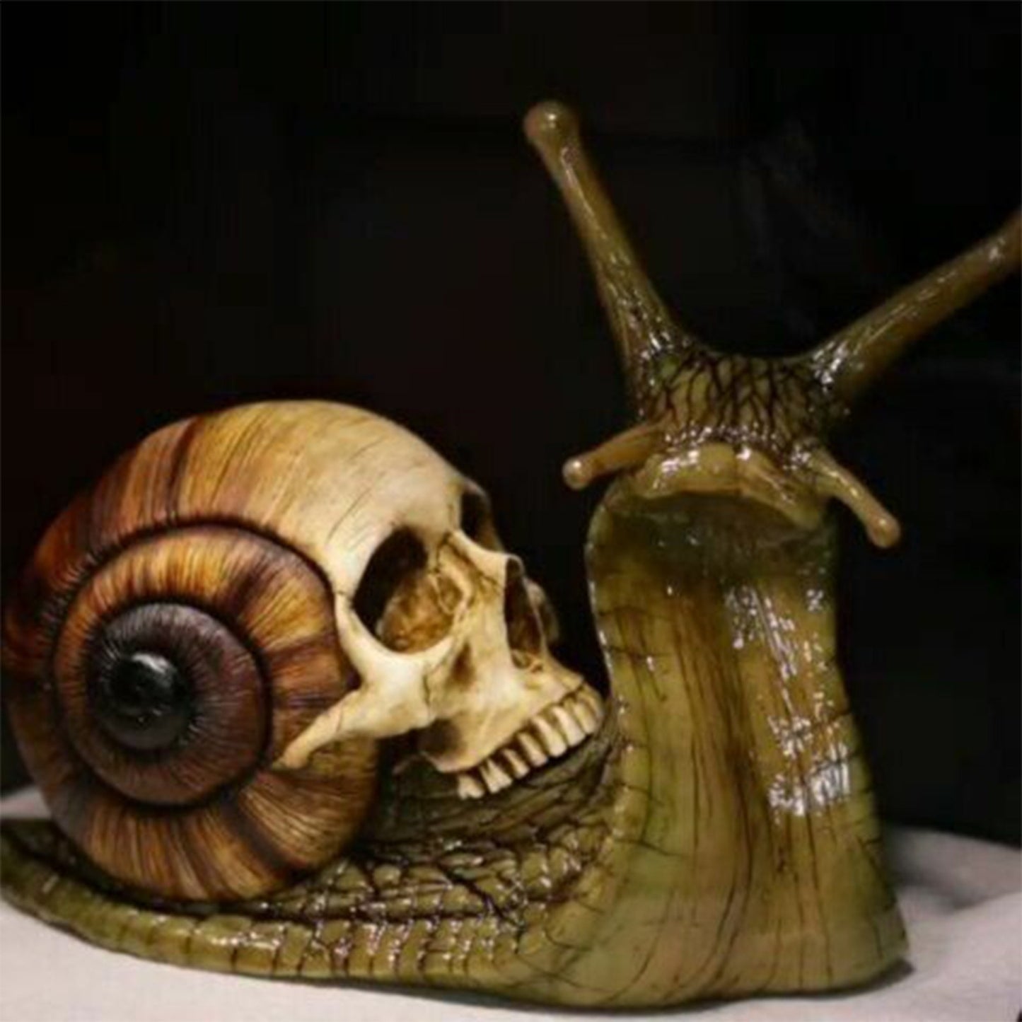 Snail Skull Sculpture Gothic Decoration Snail Statue Patio Snail Figurine Crafts Home Decoration Accessories Kawaii Room Decor